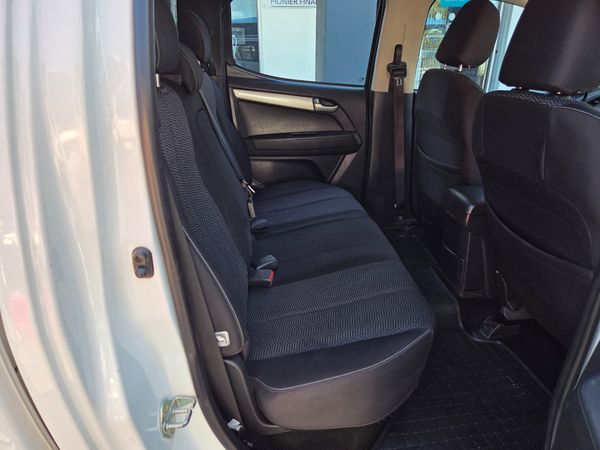 2016-Isuzu-KB-300-D-Teq-LX-4x4-Double-Cab image:8