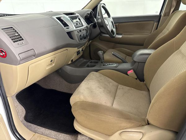 2013-Toyota-Fortuner-25-D-4D-Raised-Body-Auto image:5