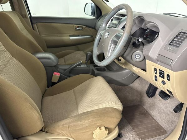 2013-Toyota-Fortuner-25-D-4D-Raised-Body-Auto image:6