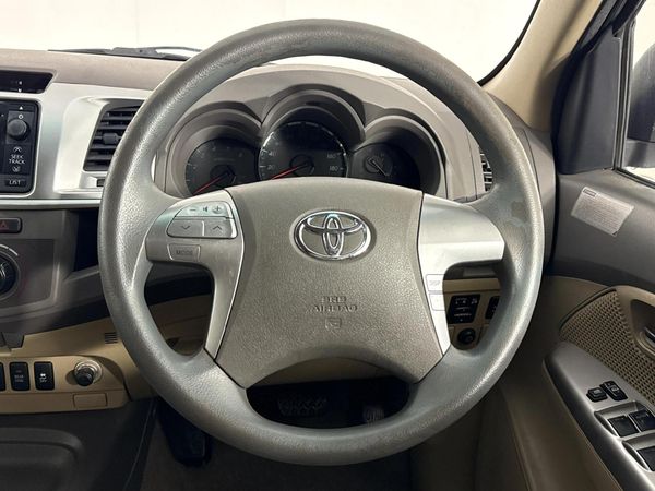 2013-Toyota-Fortuner-25-D-4D-Raised-Body-Auto image:8