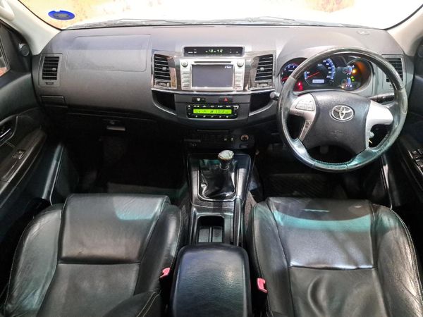 2014-Toyota-Fortuner-30-D-4D-Raised-Body image:9