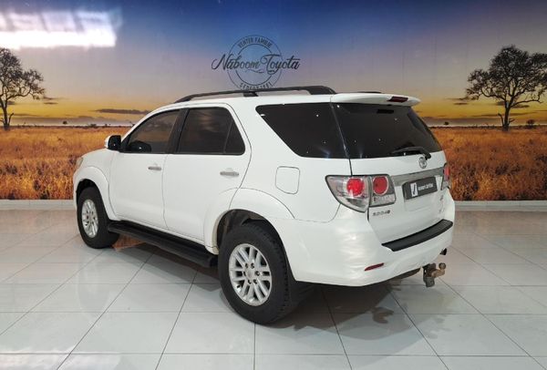 2014-Toyota-Fortuner-30-D-4D-Raised-Body image:7