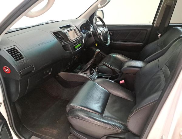 2014-Toyota-Fortuner-30-D-4D-Raised-Body image:8
