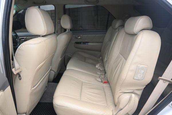 2011-Toyota-Fortuner-30-D-4D-4x4-Auto image:10