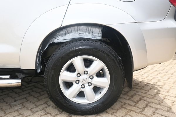 2011-Toyota-Fortuner-30-D-4D-4x4-Auto image:15