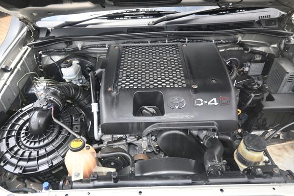 2011-Toyota-Fortuner-30-D-4D-4x4-Auto image:16