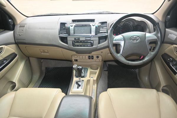 2011-Toyota-Fortuner-30-D-4D-4x4-Auto image:2
