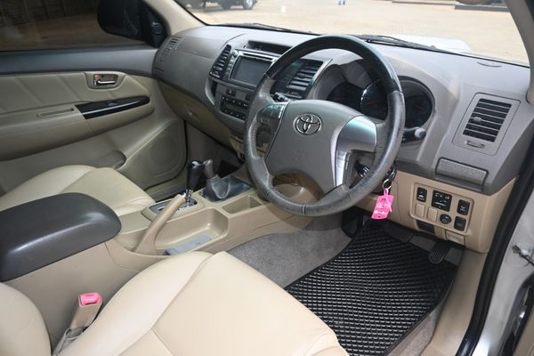 2011-Toyota-Fortuner-30-D-4D-4x4-Auto image:4