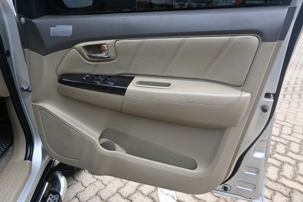2011-Toyota-Fortuner-30-D-4D-4x4-Auto image:5