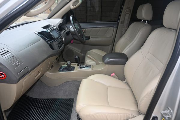 2011-Toyota-Fortuner-30-D-4D-4x4-Auto image:7