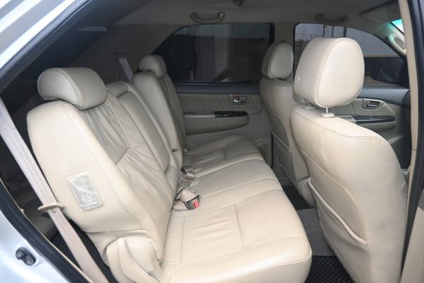 2011-Toyota-Fortuner-30-D-4D-4x4-Auto image:8