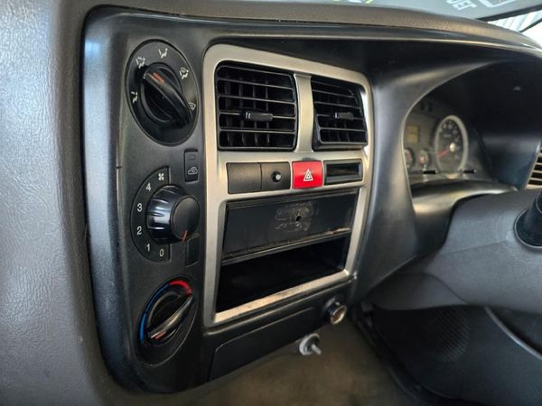 2014-Hyundai-H100-Bakkie-26D-Dropside image:10