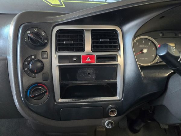 2014-Hyundai-H100-Bakkie-26D-Dropside image:11