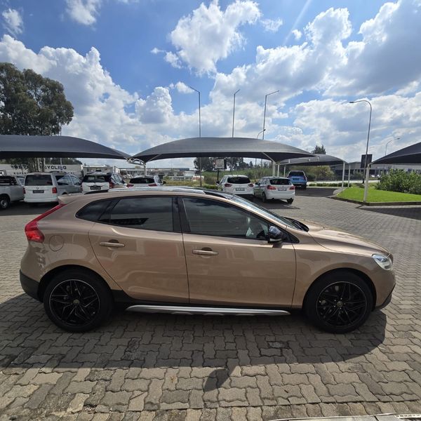 2017-Volvo-V40-CC-D3-Inscription-Auto image:3