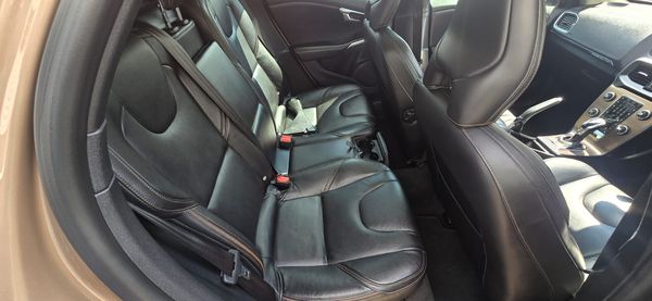 2017-Volvo-V40-CC-D3-Inscription-Auto image:8