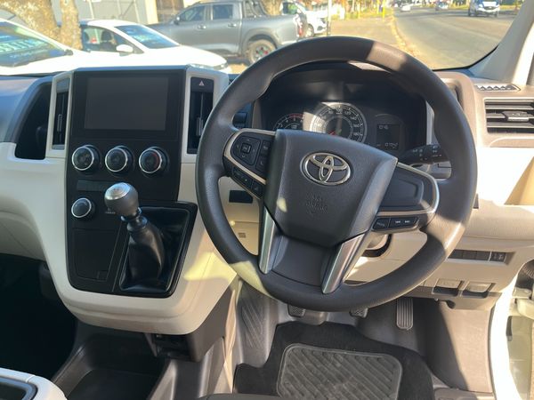 2025-Toyota-Quantum-28-GL-14-Seat image:4