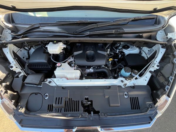 2025-Toyota-Quantum-28-GL-14-Seat image:6