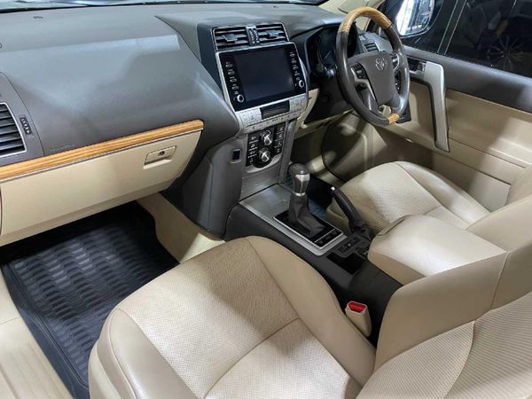 2022-Toyota-Land-Cruiser-Prado-28-GD-VX-L-Auto image:10