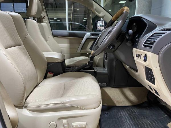 2022-Toyota-Land-Cruiser-Prado-28-GD-VX-L-Auto image:15