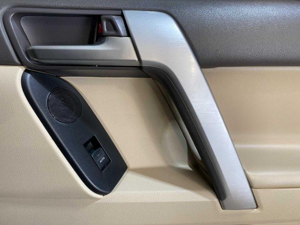 2022-Toyota-Land-Cruiser-Prado-28-GD-VX-L-Auto image:17