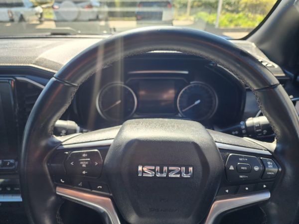 2023-Isuzu-D-Max-30-DDI-V-Cross-HR-4x4-Auto-Double-Cab image:9