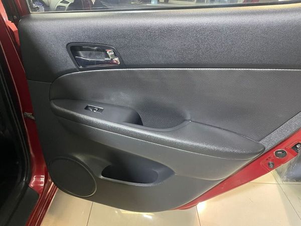 2012-Hyundai-i30-20 image:9