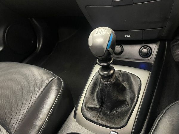 2012-Hyundai-i30-20 image:12