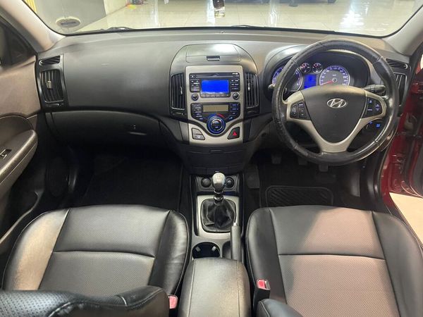 2012-Hyundai-i30-20 image:13
