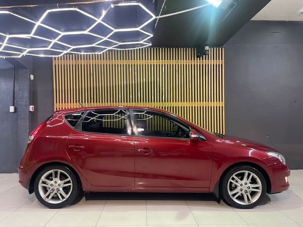 2012-Hyundai-i30-20 image:17