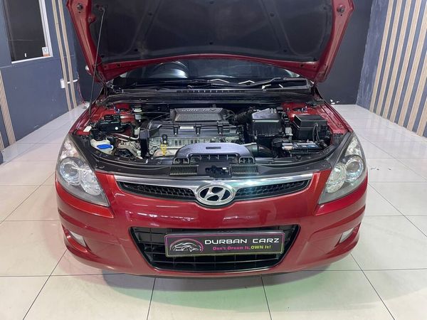 2012-Hyundai-i30-20 image:18
