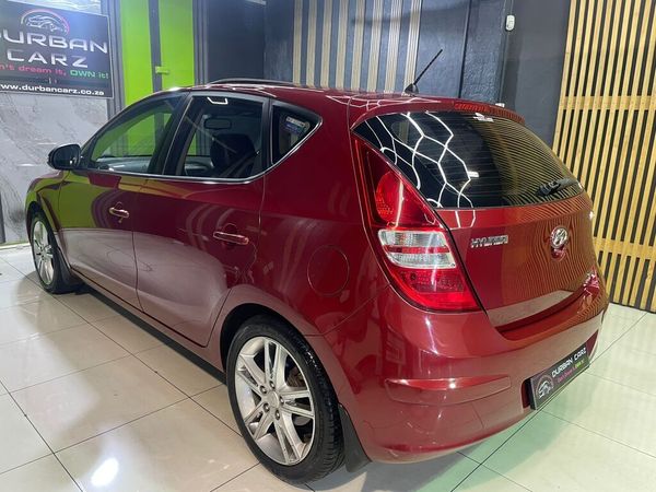 2012-Hyundai-i30-20 image:2