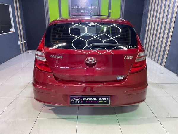 2012-Hyundai-i30-20 image:4