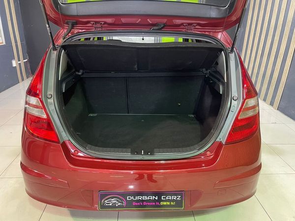 2012-Hyundai-i30-20 image:5