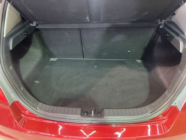 2012-Hyundai-i30-20 image:6