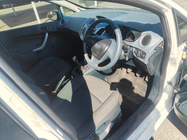 2012-Ford-Fiesta-14i-Ambiente-5-dr image:9