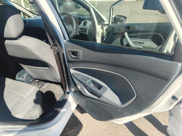 2012-Ford-Fiesta-14i-Ambiente-5-dr image:10