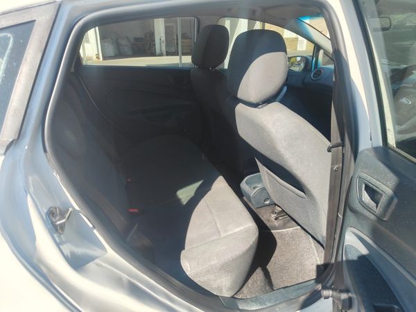 2012-Ford-Fiesta-14i-Ambiente-5-dr image:11