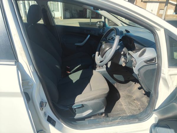 2012-Ford-Fiesta-14i-Ambiente-5-dr image:12
