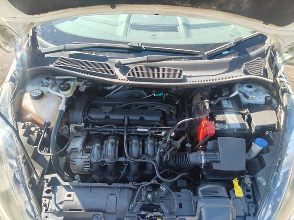 2012-Ford-Fiesta-14i-Ambiente-5-dr image:14