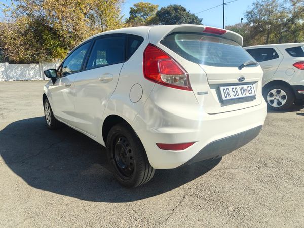 2012-Ford-Fiesta-14i-Ambiente-5-dr image:4