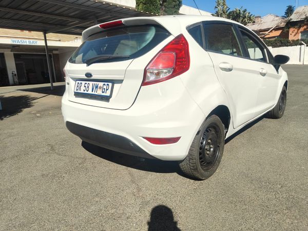 2012-Ford-Fiesta-14i-Ambiente-5-dr image:5