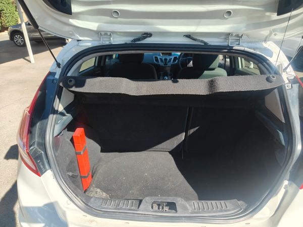 2012-Ford-Fiesta-14i-Ambiente-5-dr image:6