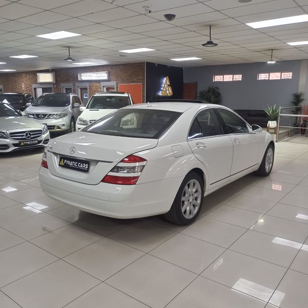 2008-Mercedes-Benz-S-Class-S-500 image:5