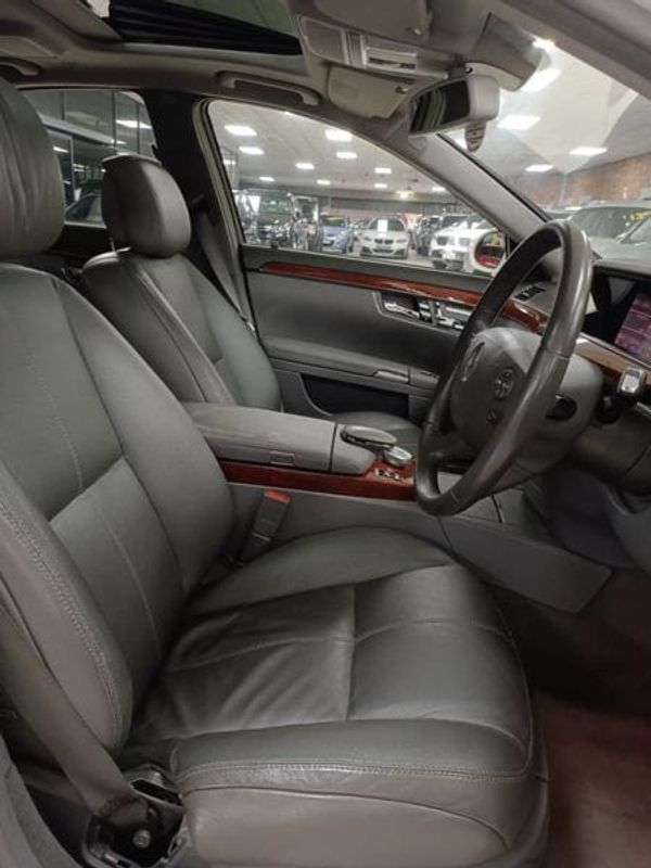2008-Mercedes-Benz-S-Class-S-500 image:6