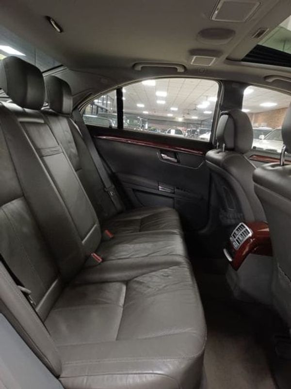 2008-Mercedes-Benz-S-Class-S-500 image:7