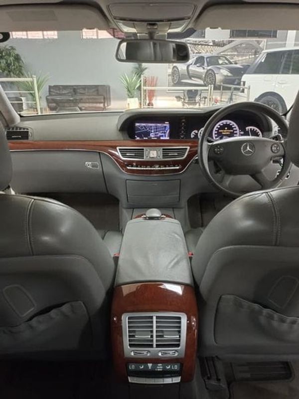 2008-Mercedes-Benz-S-Class-S-500 image:8