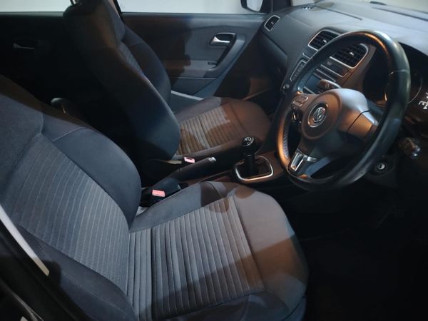 2014-Volkswagen-Polo-14-Comfortline-5-dr image:13