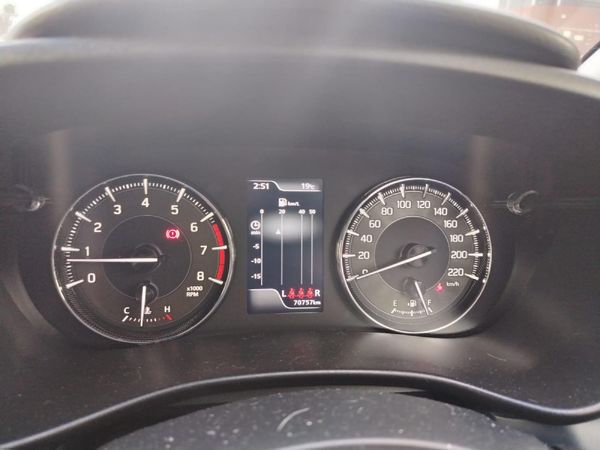 2014-Volkswagen-Polo-14-Comfortline-5-dr image:5