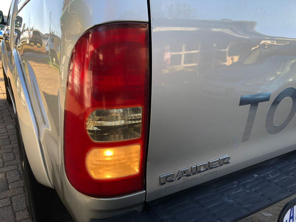2005-Toyota-Hilux-30-D-4D-Raider-Double-Cab image:8