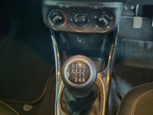 2015-Opel-Adam-10T-Jam image:22